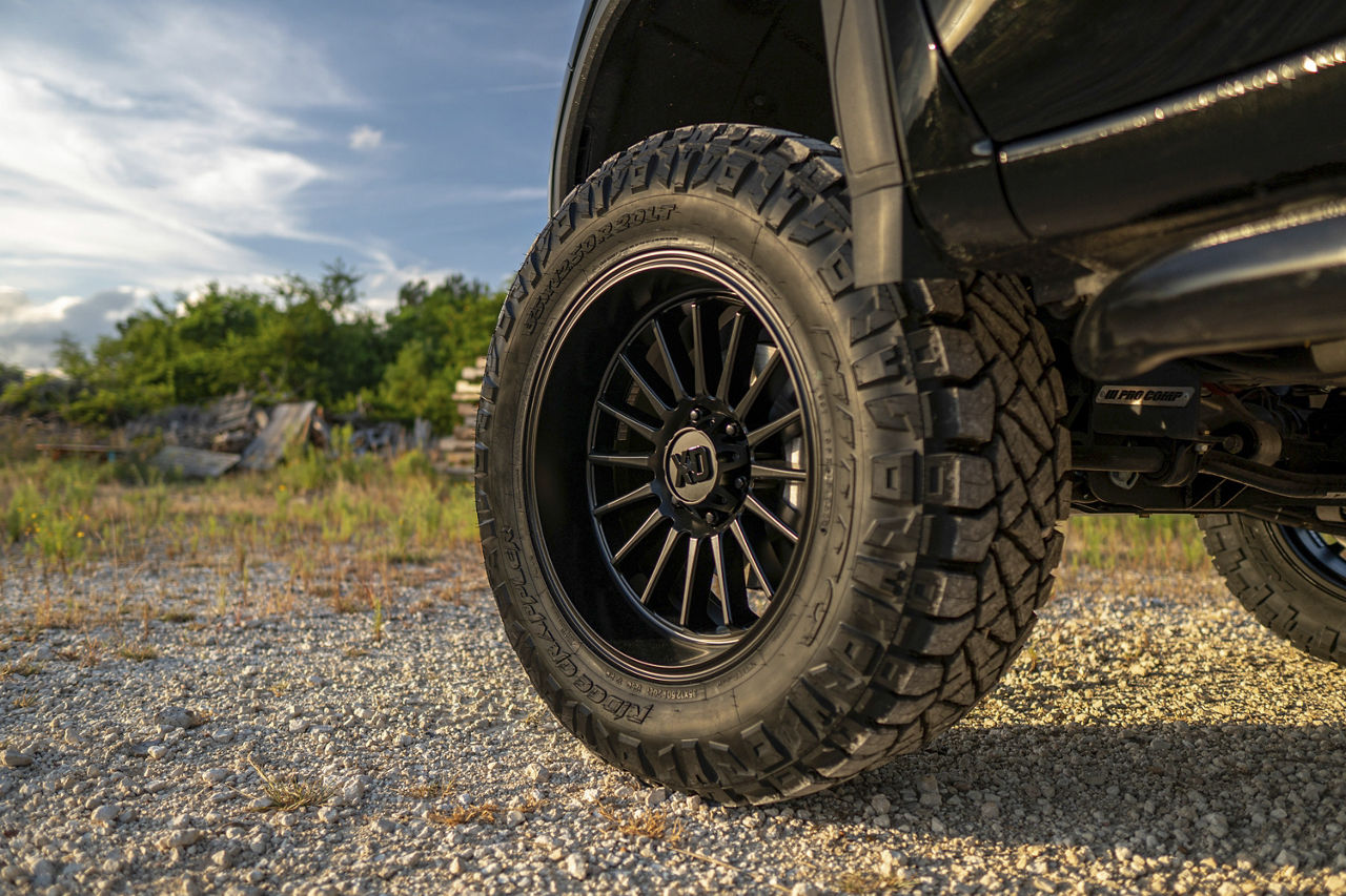 2020 GMC Sierra - XD WHIPLASH - Black | Wheel Pros